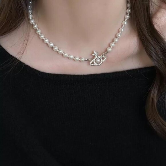 Vivienne Westwood Women's Pearl Necklace - Picture 8 of 9